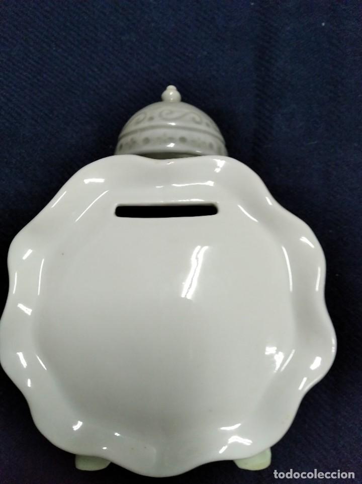 Antig&uuml;edades: Hucha reloj porcelana - Foto 3