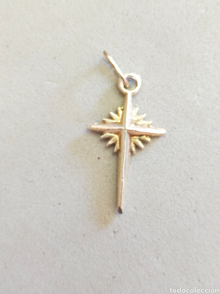 Antig&uuml;edades: CRUZ DE METAL DORADO. - Foto 1