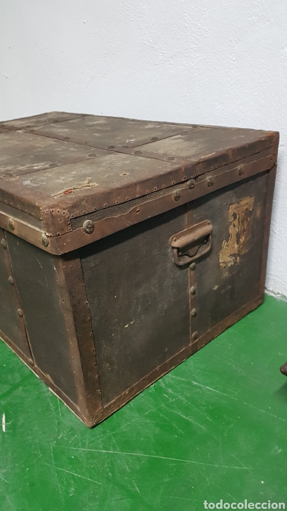 Antig&uuml;edades: Antiguo baul de madera forrado tipo cofre - Foto 2