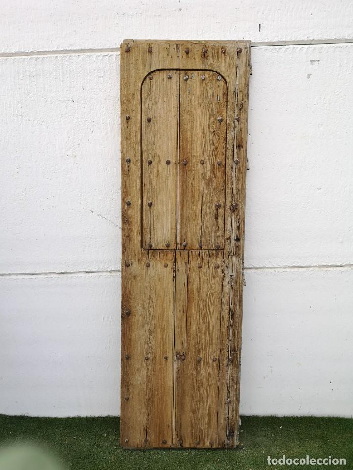 Oggetti Antichi: Port&oacute;n antiguo de clavos