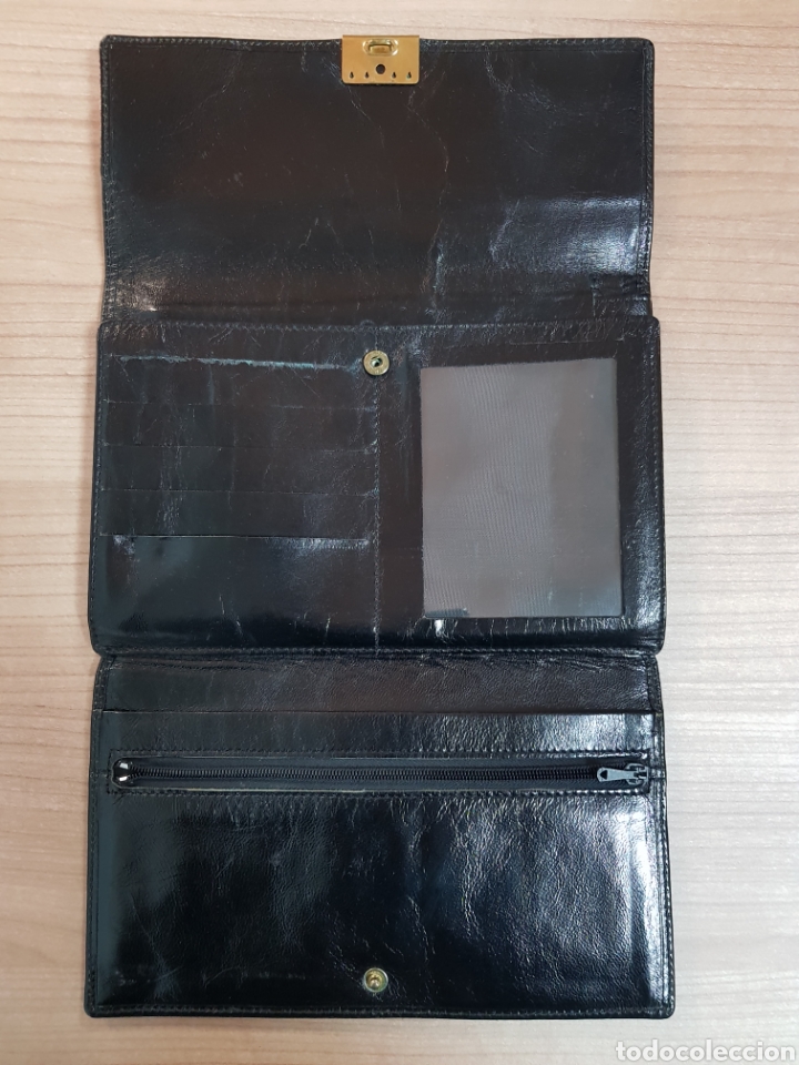 Antig&uuml;edades: BOLSO, CARTERA DE PIEL CON LLAVE. - Foto 2