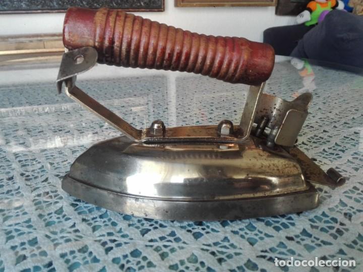 Antig&uuml;edades: Plancha el&eacute;ctrica antigua - Foto 1