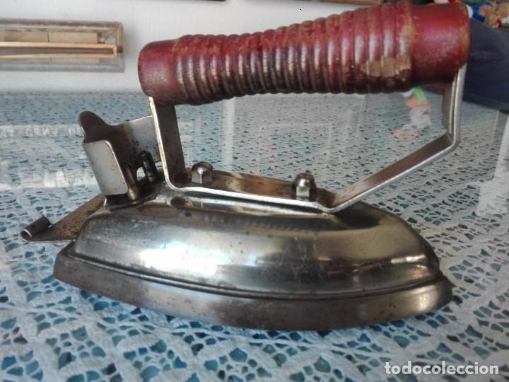 Antig&uuml;edades: Plancha el&eacute;ctrica antigua - Foto 2