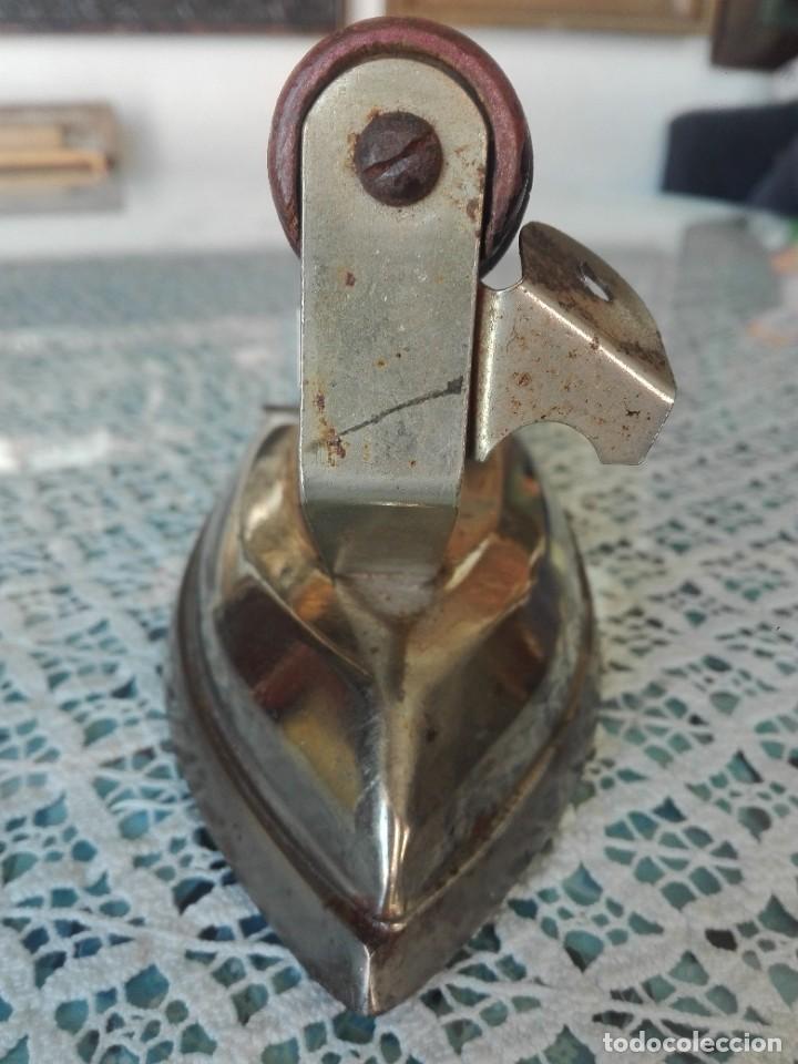 Antig&uuml;edades: Plancha el&eacute;ctrica antigua - Foto 3