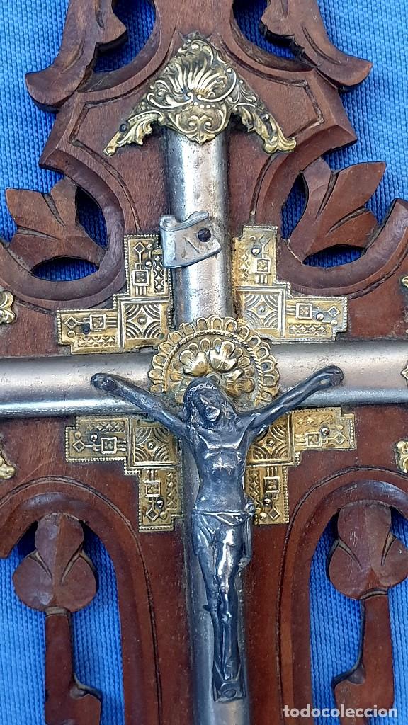 Antig&uuml;edades: ANTIGUA BENDITERA DE MADERA Y METAL - Foto 2