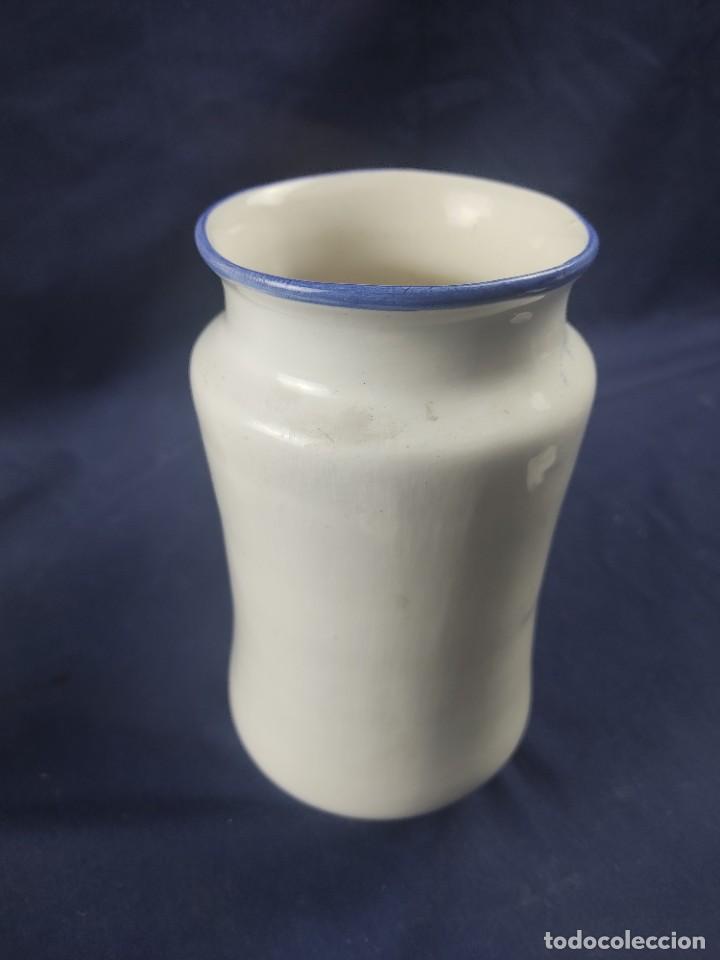 Antigüedades: pareja de albareros tarros de farmacia ceramica Alcora - Foto 11 - 301617488
