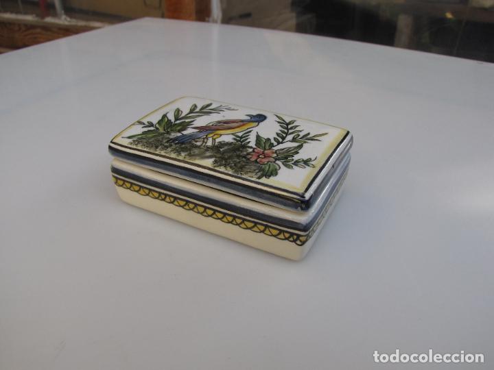 Antiguidades: 23.- Caja de cer&aacute;mica numerada. Real Cer&aacute;mica S XVI. Coimbra