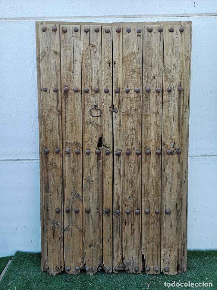 Oggetti Antichi: Port&oacute;n antiguo de clavos