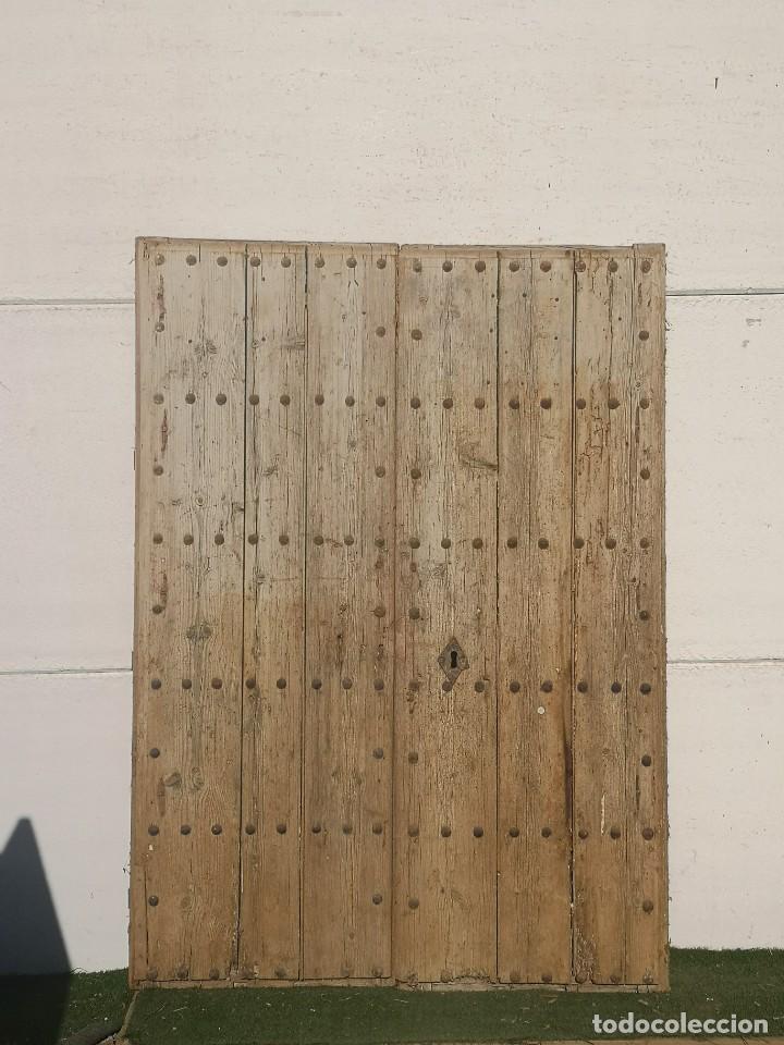 Oggetti Antichi: Port&oacute;n antiguo de clavos