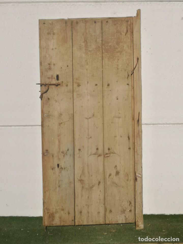 Oggetti Antichi: Port&oacute;n antiguo de clavos