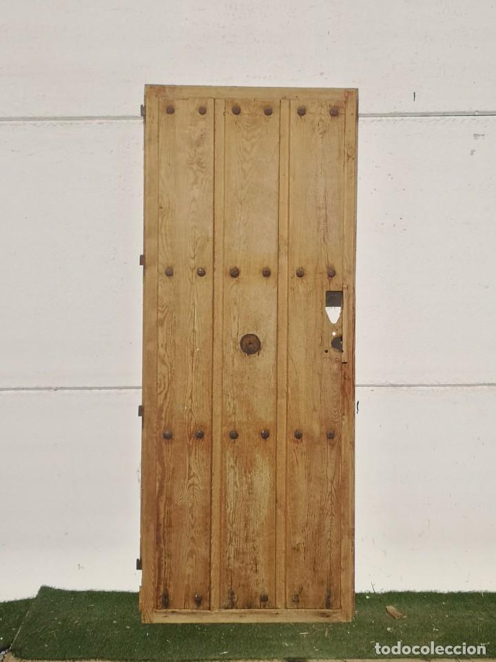 Oggetti Antichi: Port&oacute;n antiguo de clavos