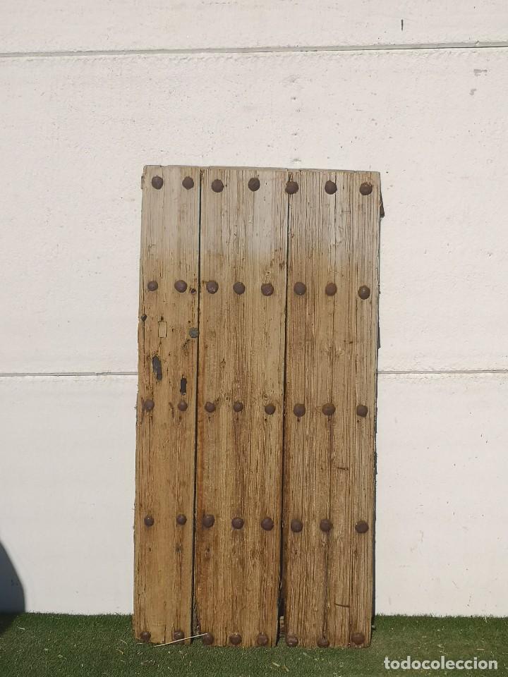 Oggetti Antichi: Port&oacute;n antiguo de clavos