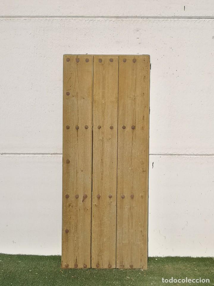 Oggetti Antichi: Port&oacute;n antiguo de clavos