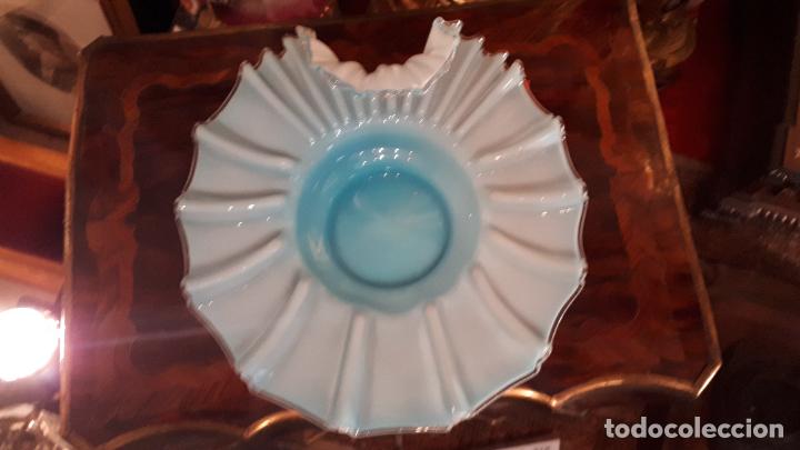 Antig&uuml;edades: Cristal de opalina siglo XIX. - Foto 2