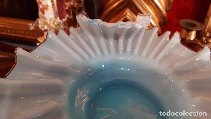 Antig&uuml;edades: Cristal de opalina siglo XIX. - Foto 3