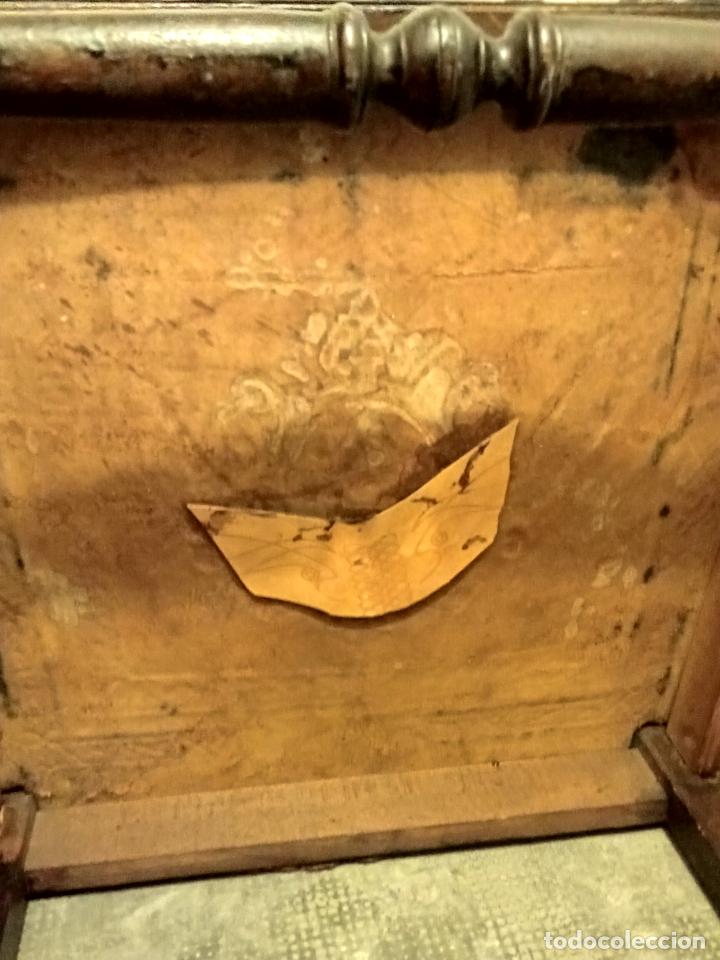 Antig&uuml;edades: SILLON FRAILERO MADERA Y CUERO - Foto 3
