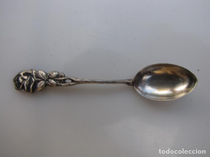 Antig&uuml;edades: 24.- Cucharita con rosa - Foto 1