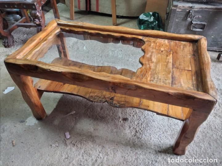 Antig&uuml;edades: Original mesa de centro de madera de pino y cristal estilo rustico. - Foto 1