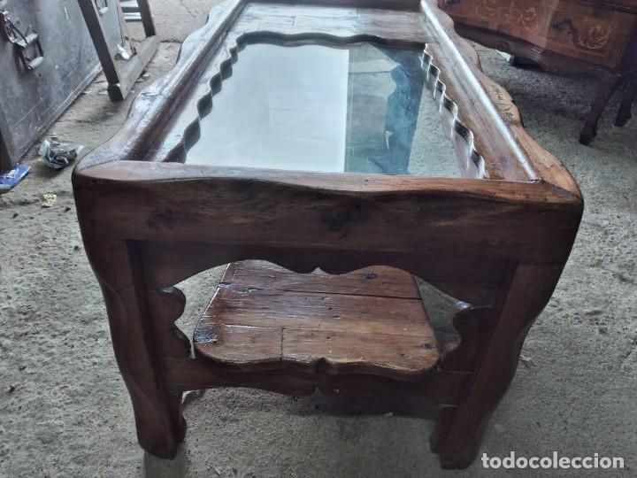 Antig&uuml;edades: Original mesa de centro de madera de pino y cristal estilo rustico. - Foto 5