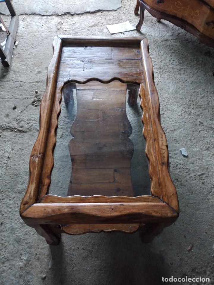 Antig&uuml;edades: Original mesa de centro de madera de pino y cristal estilo rustico. - Foto 6