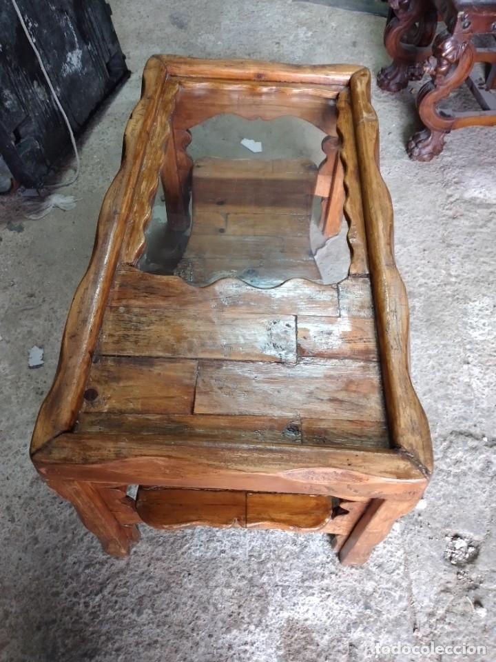 Antig&uuml;edades: Original mesa de centro de madera de pino y cristal estilo rustico. - Foto 15