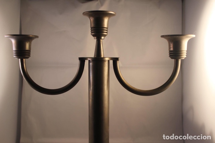 Antig&uuml;edades: candelabro de metal plateado - Foto 2