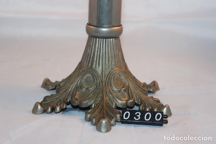 Antig&uuml;edades: candelabro de metal plateado - Foto 4