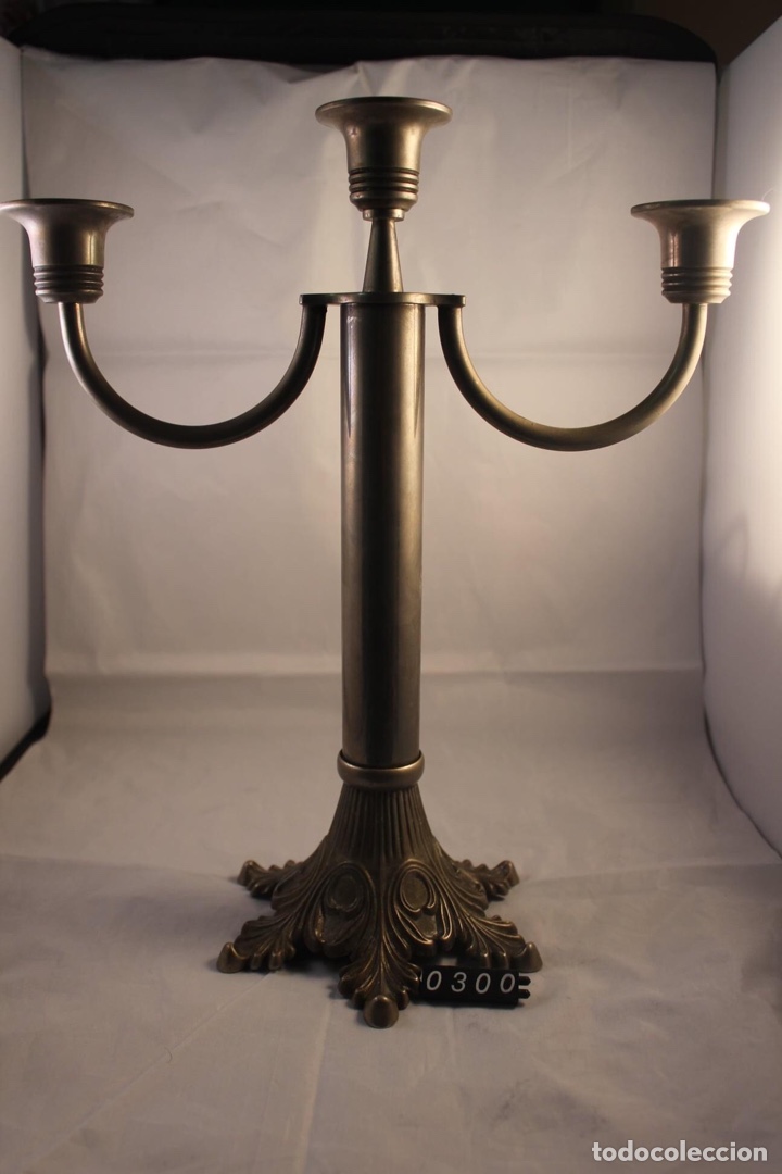 Antig&uuml;edades: candelabro de metal plateado - Foto 1