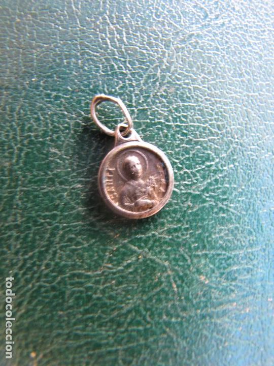 Antig&uuml;edades: 27.- Medalla plata Santa gema - Foto 2