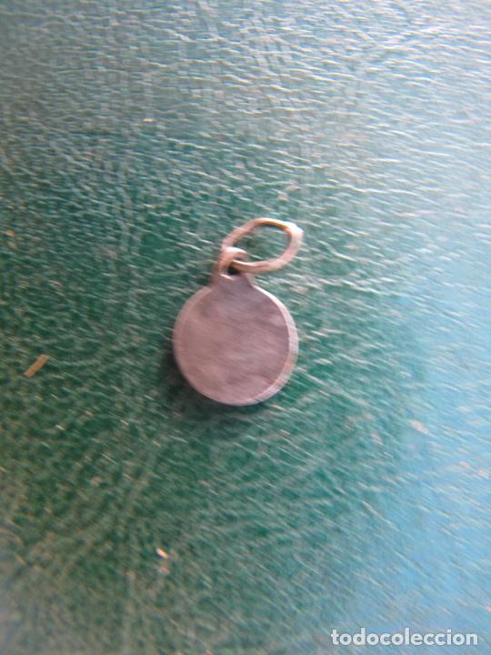 Antig&uuml;edades: 27.- Medalla plata Santa gema - Foto 3