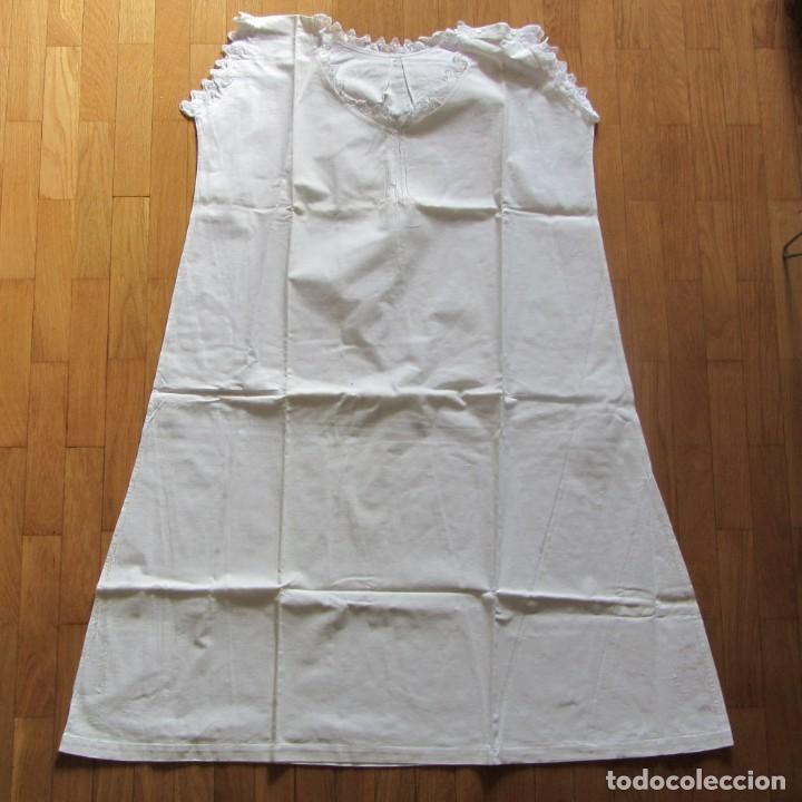 Antig&uuml;edades: Camis&oacute;n de hilo con encajes - Foto 1