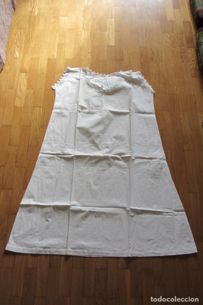 Antig&uuml;edades: Camis&oacute;n de hilo con encajes - Foto 2