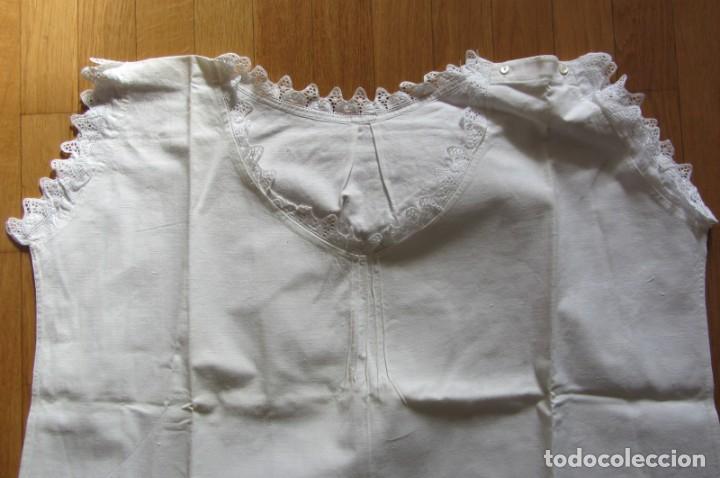 Antig&uuml;edades: Camis&oacute;n de hilo con encajes - Foto 3