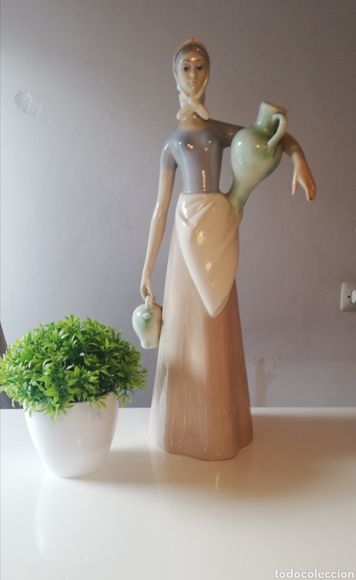 Antiques: Antigua Figura de porcelana