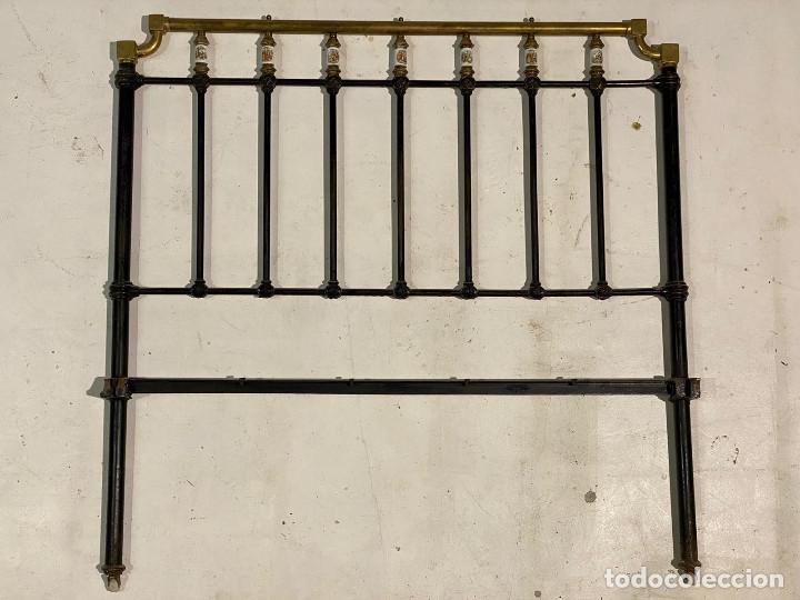 Antig&uuml;edades: Cabecero cama, ppios siglo XX - Foto 1