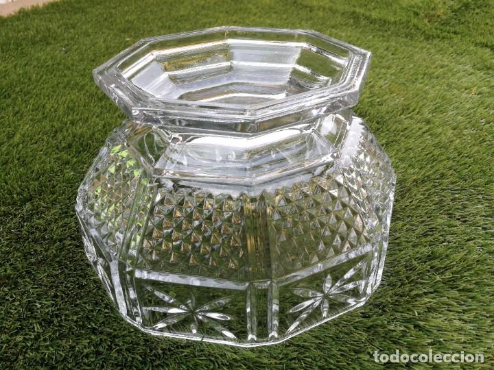Antig&uuml;edades: Fuente octogonal de cristal tallado - Foto 3