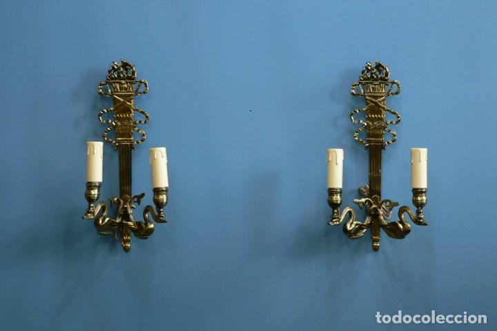Antig&uuml;edades: PAREJA DE APLIQUES PARED DE BRONCE - Foto 1