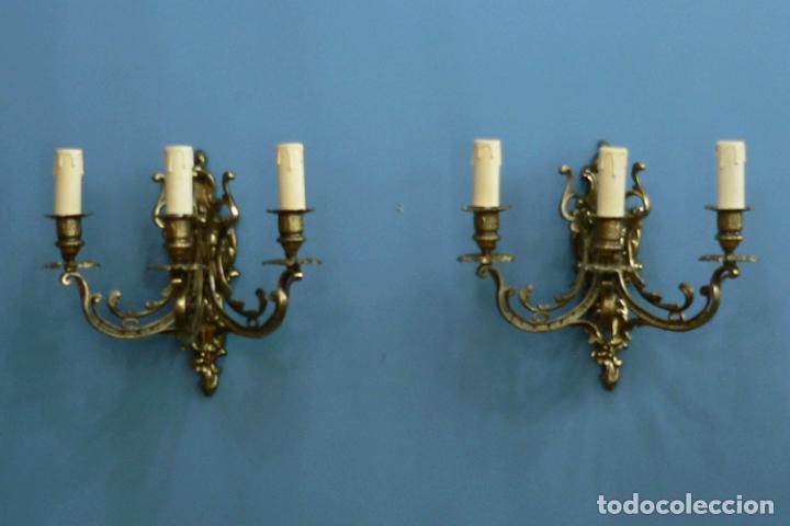 Antig&uuml;edades: PAREJA DE APLIQUES PARED DE BRONCE - Foto 1