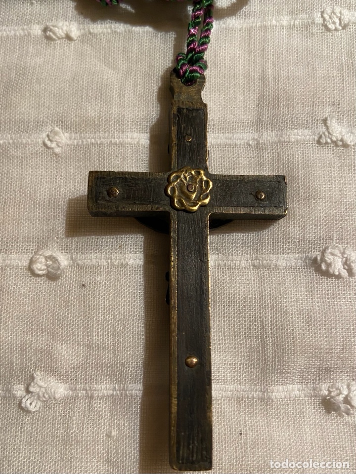 Antig&uuml;edades: C-8. Crucifijo de madera y bronce. - Foto 3