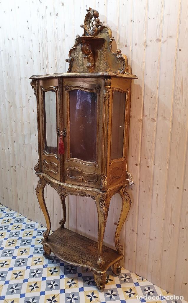 vitrina expositora, en madera dorada, con balda - Compra venta en  todocoleccion