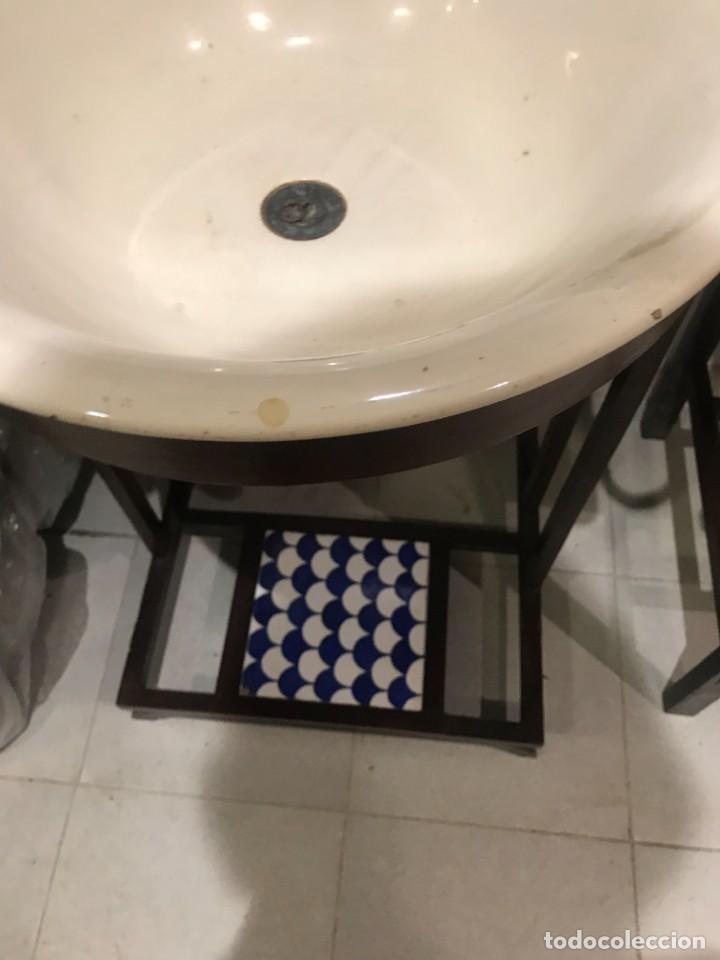 Antig&uuml;edades: ANTIGUO LAVABO EN MADERA CON ESPEJO - Foto 2