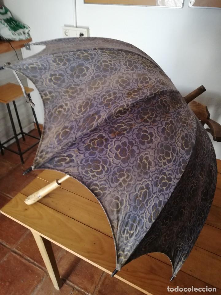 Antig&uuml;edades: Antigua sombrilla estampada - Foto 1
