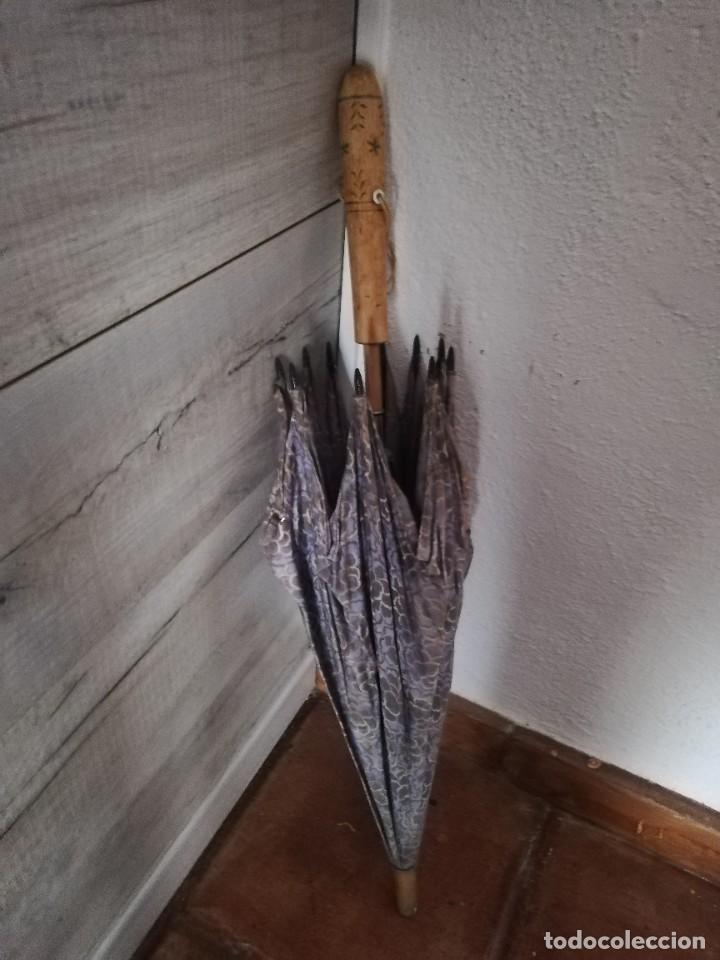 Antig&uuml;edades: Antigua sombrilla estampada - Foto 2