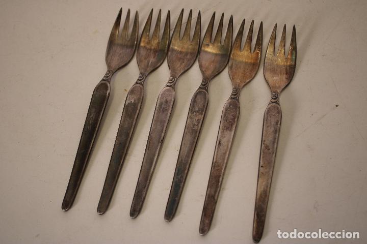 Antig&uuml;edades: 6 tenedores de postre en plata punzonada - Foto 3