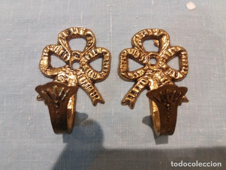 Antig&uuml;edades: 2 antiguos alza pa&ntilde;os de bronce - Foto 1
