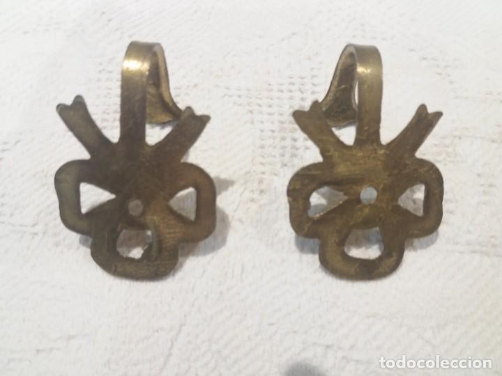 Antig&uuml;edades: 2 antiguos alza pa&ntilde;os de bronce - Foto 2