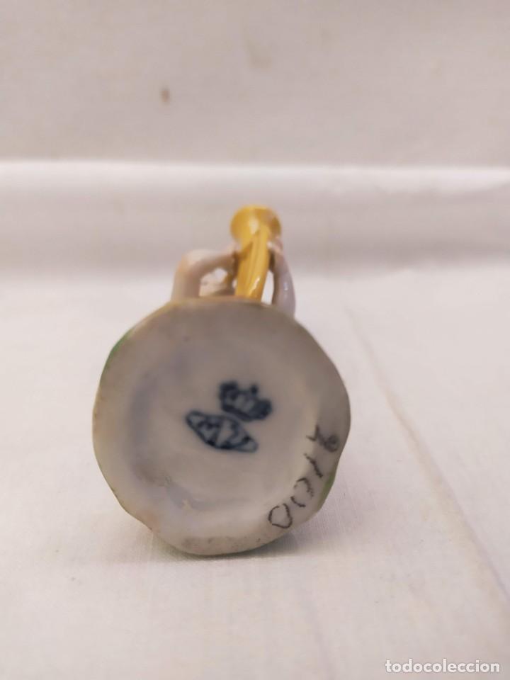 Antigüedades: Figuras de porcelana. Músicos. Firmadas. 7.5cm - Foto 9 - 302595083