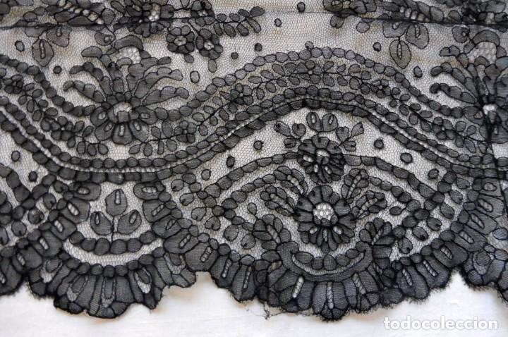 Antig&uuml;edades: ANTIGUO ENCAJE DE CHANTILLY S.XIX - Foto 4
