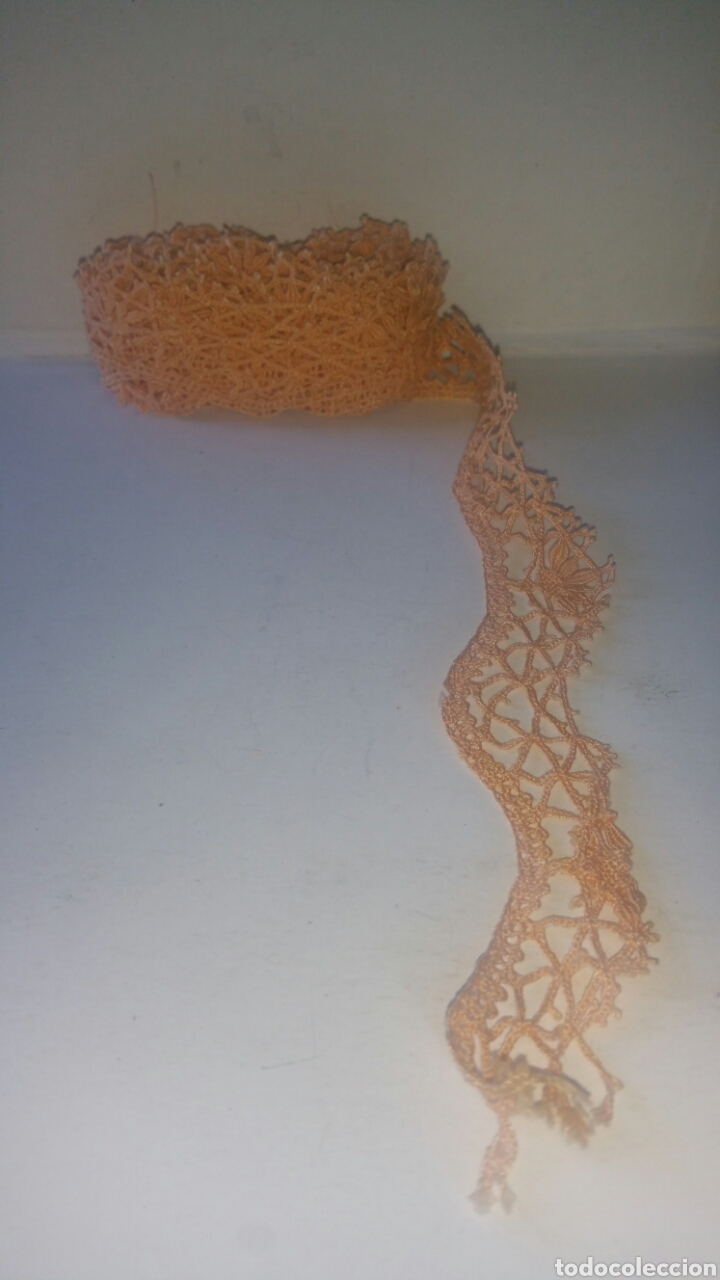 Antiques: Cenefa de encaje de bolillos, tiene una medida de 3,30 cm aprox.