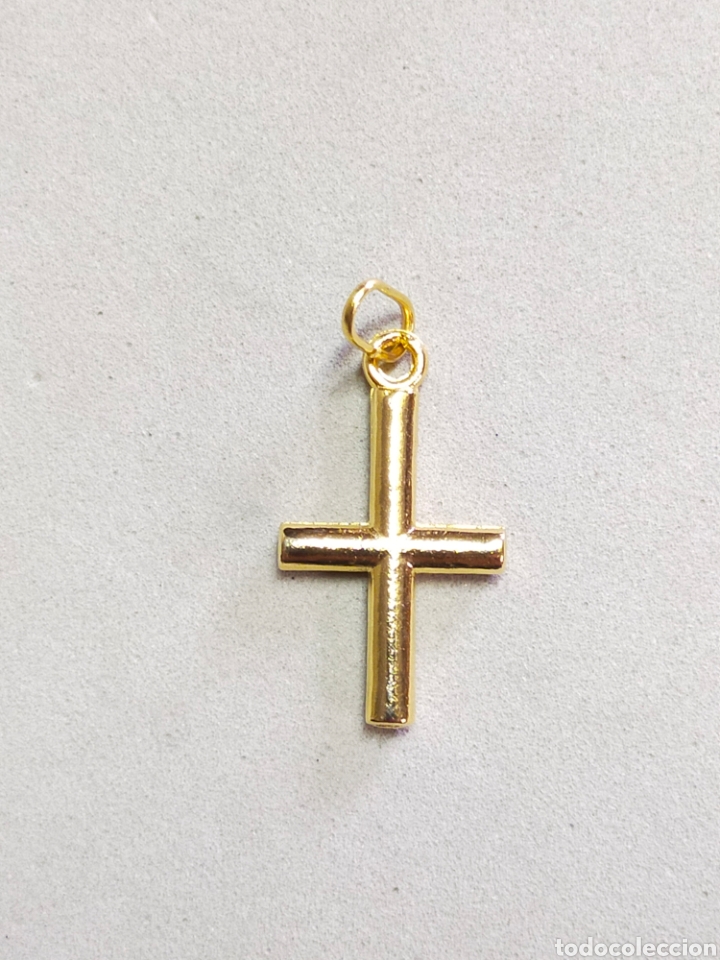 Antig&uuml;edades: CRUZ DE METAL DORADO. - Foto 1